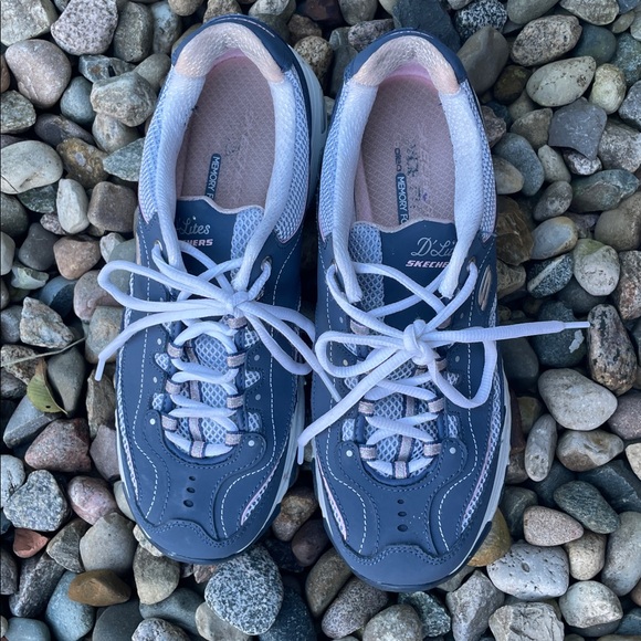 Skechers D’Lites Navy and Pink Memory Foam‎ Sneakers - Picture 4 of 10
